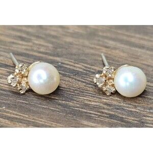 14KT Yellow Gold 5mm White Pearl and Diamond Stud Earrings 1.42gm